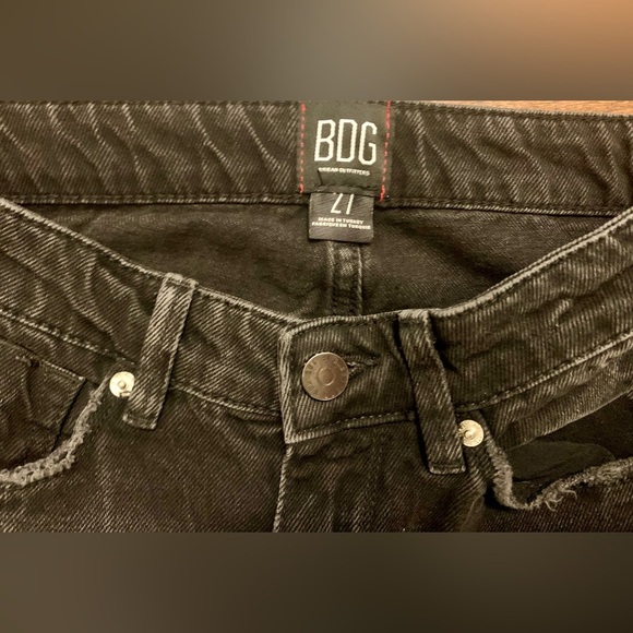 NWT UO BDG Premium High-Waisted Relaxed Straight Jean - Distressed Black 27 - Picture 7 of 11